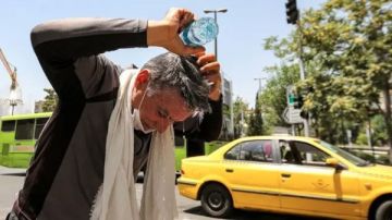 موجة حر شديدة تجتاح إيران وتتسبب في انقطاع المياه والكهرباء موجة حر شديدة تجتاح إيران وتتسبب في انقطاع المياه والكهرباء