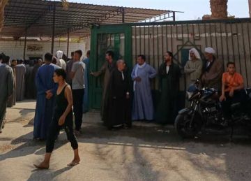 بالأسماء.. عودة 8 مصريين ناجيين من غرق مركب هجرة غير شرعية في ليبيا