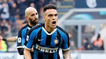 رئيس إنتر ميلان: لاوتارو كان يقصد تشالهانوجلو.. وسنحسم الموقف قريبا رئيس إنتر ميلان: لاوتارو كان يقصد تشالهانوجلو.. وسنحسم الموقف قريبا