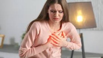 كوب ماء بارد.. اكتشف مشروبات مفيدة لتهدئة ضربات القلب