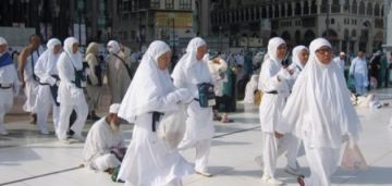 هل الزوج ملزم بالإنفاق على زوجته لأداء العمرة؟.. أمين الفتوى يجيب