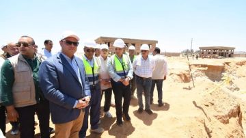 وزير الإسكان يتفقد محاور الطرق ومحطة تنقية مياه الشرب الجديدة بمدينة السادات وزير الإسكان يتفقد محاور الطرق ومحطة تنقية مياه الشرب الجديدة بمدينة السادات