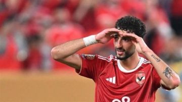 وسام أبوعلي يعتذر لجماهير الأهلي