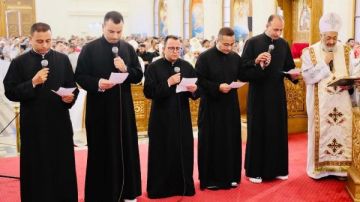 سيامة خمسة كهنة جدد بإيبارشية سمالوط على يد الأنبا بفنوتيوس سيامة خمسة كهنة جدد بإيبارشية سمالوط على يد الأنبا بفنوتيوس
