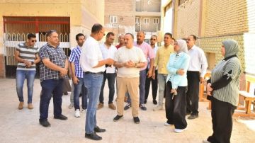 محافظ أسيوط يتفقد مركز خان الخليلي.. وخطة لتحويله إلى مركز نموذجي لإحياء الحرف التراثية