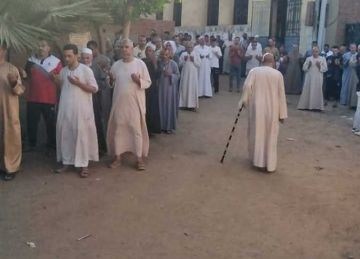 مشهد مهيب.. أهالي المنوفية يشيعون جثمان أسامة ضحية حادث الطريق الإقليمي