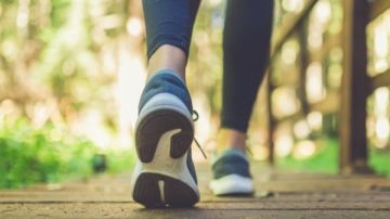 المشي اليومي.. وسيلة فعالة لتقليل خطر آلام أسفل الظهر المزمنة كيف؟