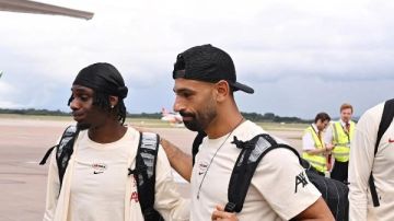 محمد صلاح يقود بعثة ليفربول إلى هونج كونج .. شاهد