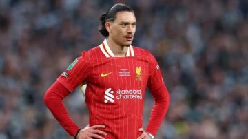 مطالب ليفربول تبعد نابولي عن التعاقد مع داروين نونيز