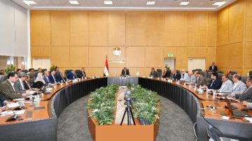 وزير الإسكان يعقد اجتماعه الدوري لمتابعة المشروعات السكنية بعدد من المدن والمحافظات