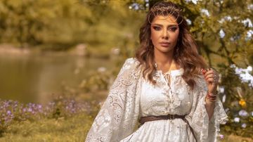 بإطلالة فرعونية.. أصالة تشوق جمهورها لألبوم ضربية البعد بإطلالة فرعونية.. أصالة تشوق جمهورها لألبوم ضربية البعد