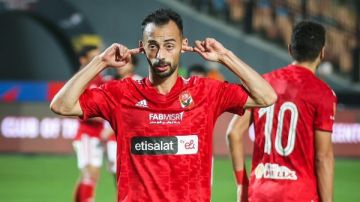 نجم الأهلي السابق عن أزمة أحمد عبد القادر: إيه المشكلة أنه يلعب للزمالك؟