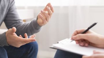 أستاذ طب نفسى يوضح علاج وأعراض فرط الحركة: أسباب وراثية غالبا والصلاة فيها علاجه