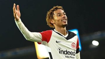 ليفربول يستعد لعرض ضخم لضم إيكيتيكي لحل أزمة الهجوم.. و دياز مفتاح الصفقة