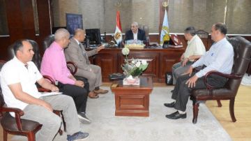 محافظ الغربية يبحث مع الخدمة الوطنية إزالة معوقات مشروعات المحلة الكبرى محافظ الغربية يبحث مع الخدمة الوطنية إزالة معوقات مشروعات المحلة الكبرى