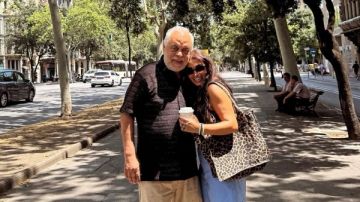 إطلالة رومانسية لـ روجينا برفقة زوجها أشرف ذكي