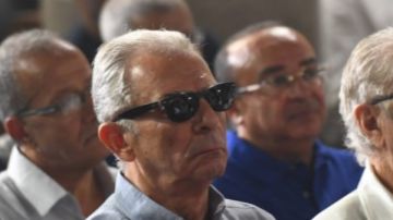 الحزن يسيطر على محمود حميدة في جنازة لطفي لبيب