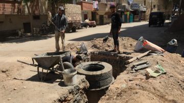 محافظ أسيوط: حلول بديلة لتوصيل الصرف الصحي لمنطقة القاوية بالوليدية صور