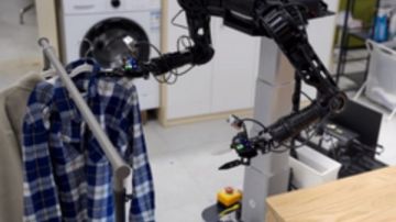 الصين تقود ثورة الروبوتات الذكية.. روبوتات لطي الملابس وتنظيف المطابخ