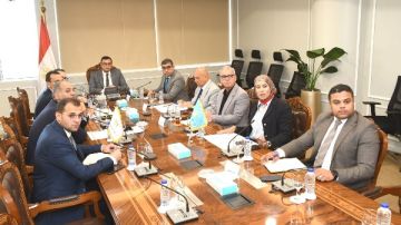 وزير الإسكان يتابع سير العمل بالمشروعات التنموية بمدينة السويس الجديدة