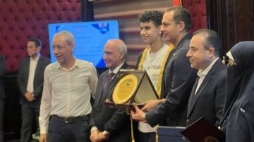 100 ألف جنيه لكل طالب ورحلة عمرة لكل ولي أمر.. مستقبل وطن يكرم أوائل الثانوية العامة في حفل ضخم.. ويطلق مبادرة لدعم التعليم 100 ألف جنيه لكل طالب ورحلة عمرة لكل ولي أمر.. مستقبل وطن يكرم أوائل الثانوية العامة في حفل ضخم.. ويطلق مبادرة لدعم التعليم