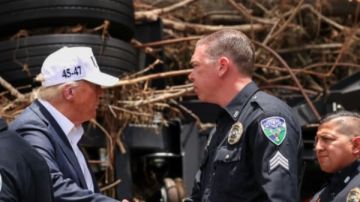 ترامب يصل تكساس ويتفقد آثار الدمار بسبب الفيضانات