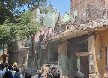 تفاصيل انهيار عقار خال من السكان بمصر القديمة.. إصابة شابين خلال صلاة الجمعة