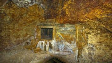 البترول تعلن اكتشاف ذهب وفضة بتركيزات غير مسبوقة تحت رمال الصحراء الشرقية