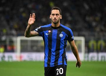 حرب التصريحات بين تشالهانوجلو مع لاوتارو تعجل برحيل التركي عن إنتر ميلان حرب التصريحات بين تشالهانوجلو مع لاوتارو تعجل برحيل التركي عن إنتر ميلان