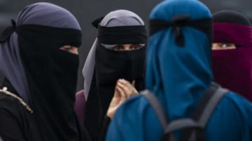 هل يمكن للرجل المخلوع إعادة زوجته بحكم .. القانون يجيب