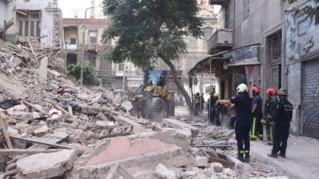 ارتفاع حصيلة ضحايا عقار العطارين المنهار إلى وفاة شخصين وإصابة 5 آخرين ارتفاع حصيلة ضحايا عقار العطارين المنهار إلى وفاة شخصين وإصابة 5 آخرين