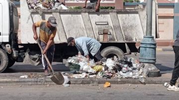 حملات للنظافة وإزالة الإشغالات بضواحي بورسعيد حملات للنظافة وإزالة الإشغالات بضواحي بورسعيد