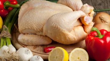 دراسة تكشف عن علاقة غريبة بين المضاد الحيوي والدجاج