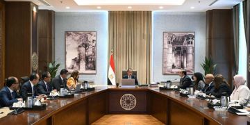 رئيس الوزراء يناقش الآليات المقترحة لتطبيق القواعد المنظمة لقانون الإيجار الجديد رئيس الوزراء يناقش الآليات المقترحة لتطبيق القواعد المنظمة لقانون الإيجار الجديد