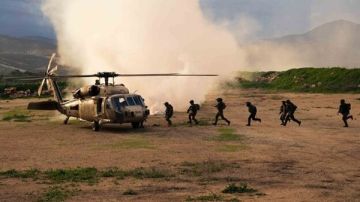 مروحيات إسرائيلية تجلي جنودا مصابين في خان يونس مروحيات إسرائيلية تجلي جنودا مصابين في خان يونس