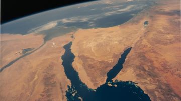 مصر.. ما يحصل بالبحر المتوسط ومصير مدن مثل الإسكندرية بعد فيديو من قمرة قيادة سفينة يشعل ضجة وخبراء يردون