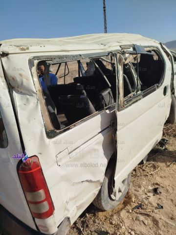 24 مصابا.. وفاة طفلة ضمن ضحايا حادث طريق قفط القصير بقنا