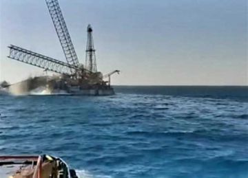ارتفاع عدد المتوفين بطاقم حفار البترول الغارق بجبل الزيت لـ4 وتواصل البحث عن 6 مفقودين ارتفاع عدد المتوفين بطاقم حفار البترول الغارق بجبل الزيت لـ4 وتواصل البحث عن 6 مفقودين
