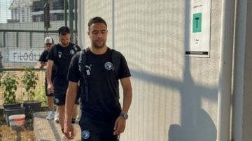 بيراميدز يصل ملعب إسبانكا أتاتورك في تركيا لمواجهة بطل الدوري الإيراني