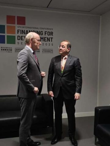 كجوك.. في لقائه بالمدير المالي لبرنامج الأغذية العالمي بأسبانيا: ملتزمون بتعزيز الشراكات الدولية