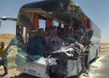 مصرع شخص وإصابة 5 آخرين في حادث تصادم أتوبيس سياحي مع تريلا بالمنيا