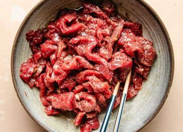 ممنوع تخطي هذه المدة.. استشاري يكشف خطأ شائع في تخزين اللحوم المتبلة