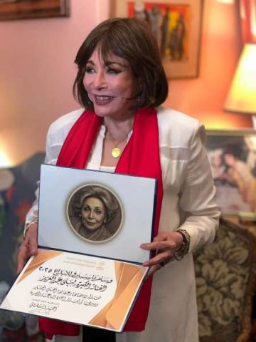 الهيئة الوطنية للإعلام تمنح لبنى عبد العزيز وسام ماسبيرو للإبداع الهيئة الوطنية للإعلام تمنح لبنى عبد العزيز وسام ماسبيرو للإبداع