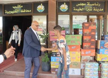 توفير منتجات غذائية متنوعة لشاب في القليوبية لمساعدته في إقامة مشروع فاترينة متحركة 