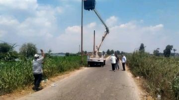 حملات مكثفة لرفع كفاءة طريق كورنيش النيل بمدينة السرو دمياط