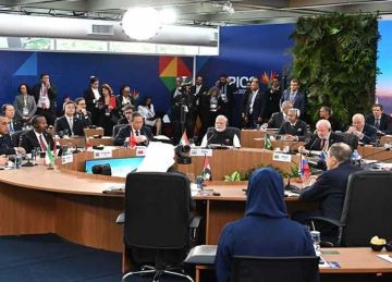 قمة البريكس 2025.. خبير اقتصادي: شراكة مصر مع بريكس تعزز قيمة الجنيه وتحرر القرار الاقتصادي قمة البريكس 2025.. خبير اقتصادي: شراكة مصر مع بريكس تعزز قيمة الجنيه وتحرر القرار الاقتصادي