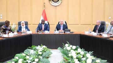 كامل الوزير يبحث مع نظيره السيراليوني التعاون في مشروعات النقل والبنية التحتية كامل الوزير يبحث مع نظيره السيراليوني التعاون في مشروعات النقل والبنية التحتية