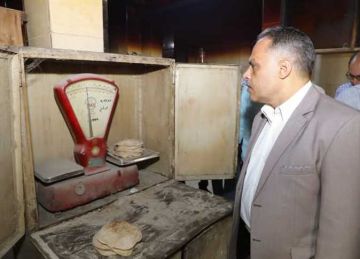 محافظ الشرقية يفاجئ مخابز مدينة ههيا للاطمئنان على جودة ووزن الرغيف محافظ الشرقية يفاجئ مخابز مدينة ههيا للاطمئنان على جودة ووزن الرغيف