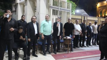 مصطفى كامل وحلمي عبدالباقي ونجوم الأغنية الشعبية بعزاء محمد عواد.. صور