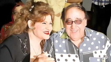 ميمي جمال: حسن مصطفى كان بيغير عليا جدا.. وفنانة حاولت توقع بيني وبينه ميمي جمال: حسن مصطفى كان بيغير عليا جدا.. وفنانة حاولت توقع بيني وبينه